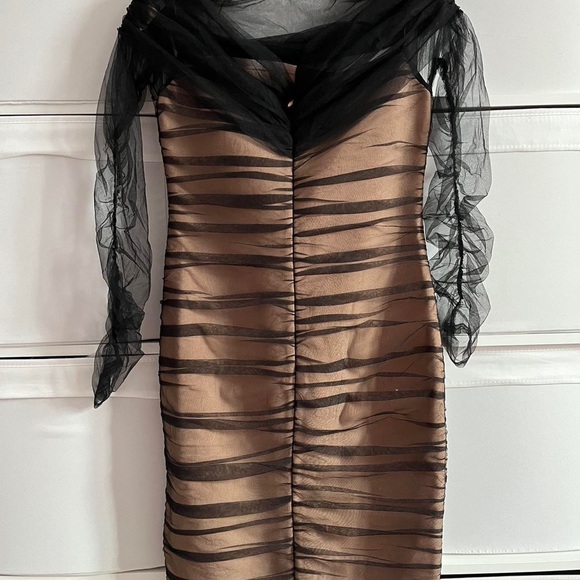 Bella Barnett party ruched black beige

Ruched Mesh Bandage Midi Dress - Black - Picture 4 of 8